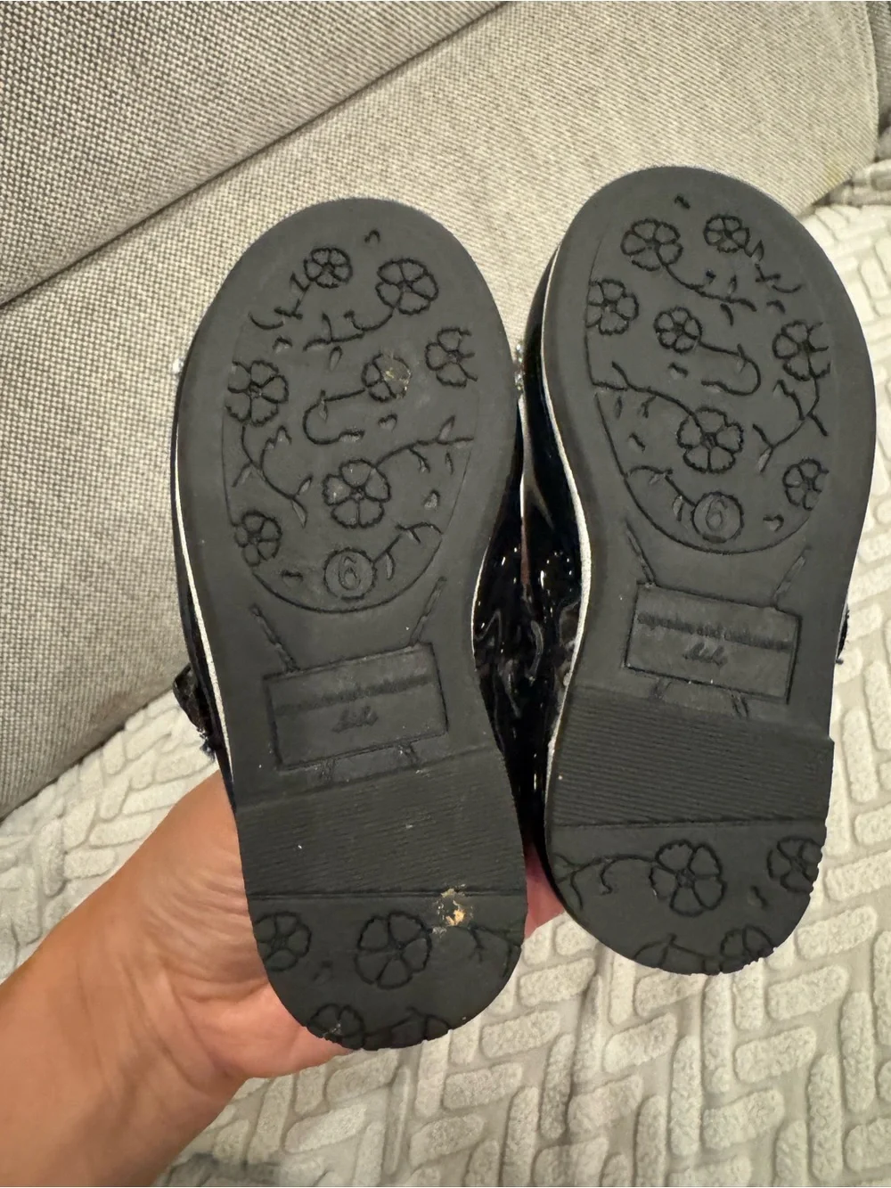 Cupcakes and cashmere black patent leather Mary Jane toddler shoes size 6